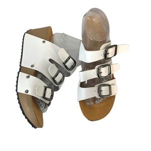 AGAPE Collection Faux Leather Triple Buckle Wedge Sandal Sz 10